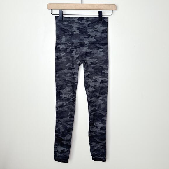 SPANX Look at‎ Me Now Cropped Seamless Leggings Black Camo Small - Picture 5 of 5